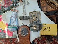Lot 129 - set van antieken wijwatervatjes - afbeelding 1 van  1