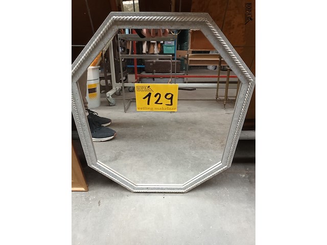 Lot 129 - spiegel achthoekig - afbeelding 2 van  3
