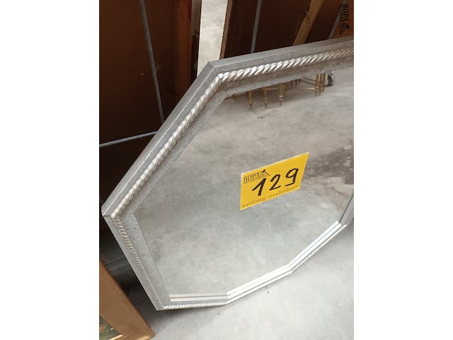 Lot 129 - spiegel achthoekig - afbeelding 3 van  3