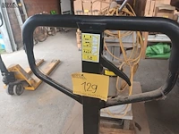 Lot 129 - transpallet - afbeelding 4 van  4