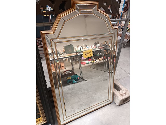 Lot 129 - vergulde spiegel deknudt - afbeelding 1 van  4
