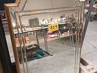 Lot 129 - vergulde spiegel deknudt - afbeelding 1 van  4