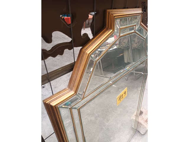 Lot 129 - vergulde spiegel deknudt - afbeelding 2 van  4