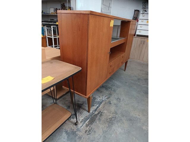 Lot 129 - vintage dressoir kast - afbeelding 2 van  7