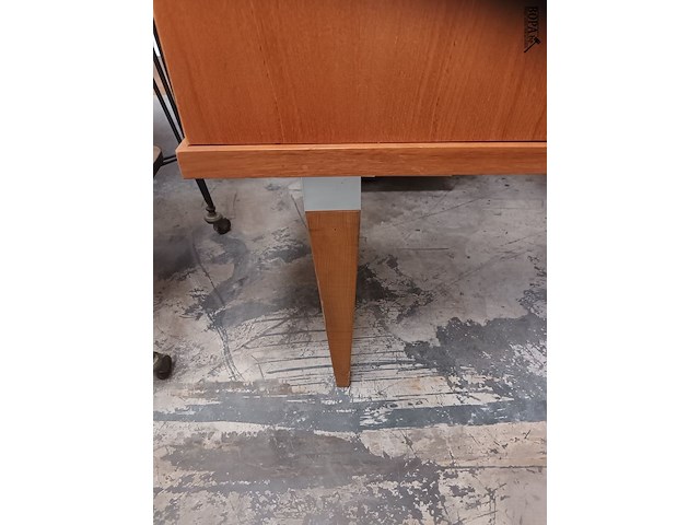 Lot 129 - vintage dressoir kast - afbeelding 3 van  7