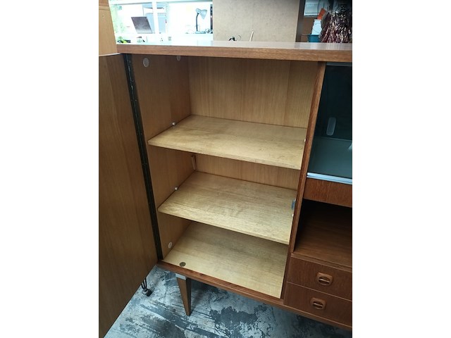 Lot 129 - vintage dressoir kast - afbeelding 4 van  7