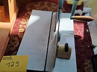 Lot 129 - vintage keukengerei: broodsnijmachine, handmixer, plank voor - afbeelding 2 van  5