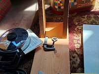 Lot 129 - vintage keukengerei: broodsnijmachine, handmixer, plank voor - afbeelding 3 van  5
