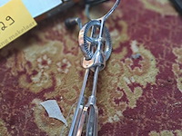 Lot 129 - vintage keukengerei: broodsnijmachine, handmixer, plank voor - afbeelding 5 van  5