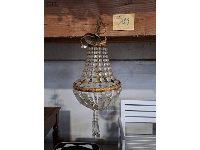 Lot 129 - vintage kroonluchter messing met kristallen pegels - 'zakluc - afbeelding 1 van  3