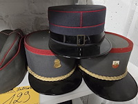 Lot 129 - zwitserland 3 kepies + 1 schuitje - afbeelding 1 van  5