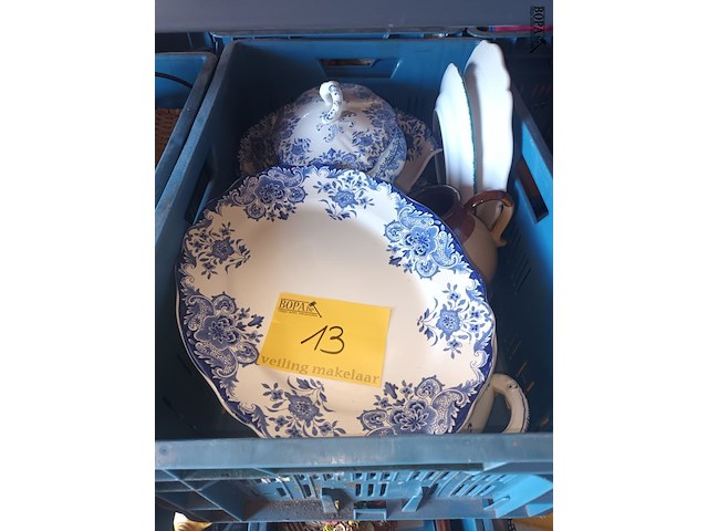 Lot 13 - antiek servies - afbeelding 1 van  3