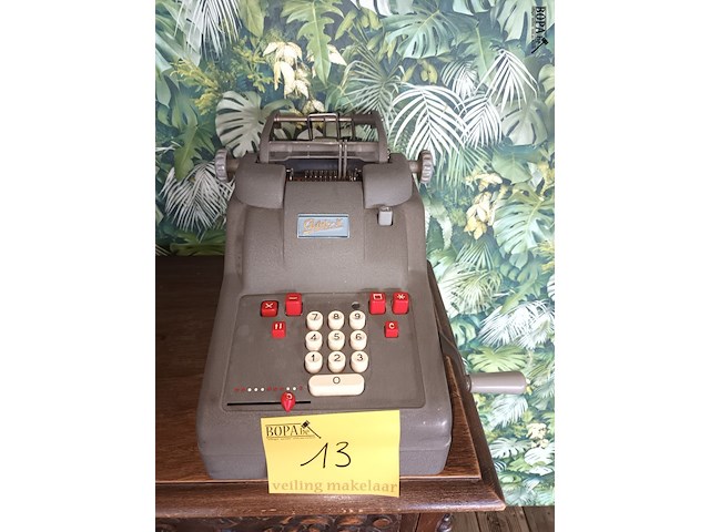 Lot 13 - antieke rekenmachine - afbeelding 1 van  4