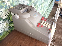 Lot 13 - antieke rekenmachine - afbeelding 2 van  4