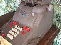 Lot 13 - antieke rekenmachine - afbeelding 4 van  4