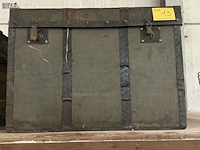 Lot 13 - antieken hutkoffer