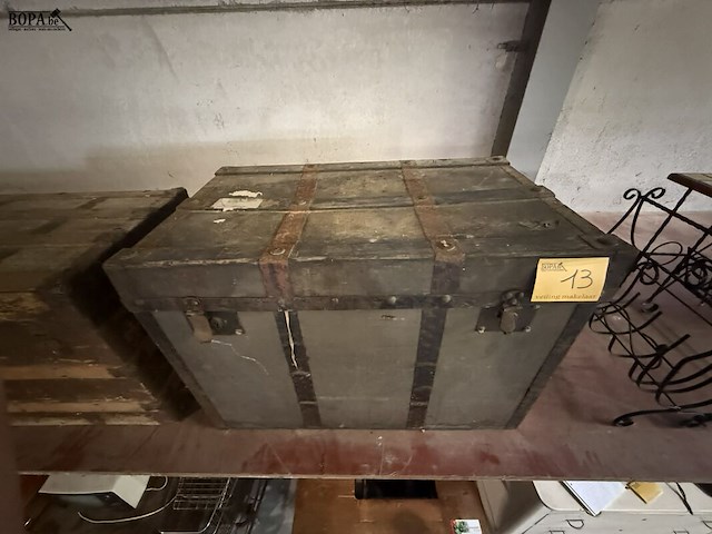 Lot 13 - antieken hutkoffer - afbeelding 3 van  3