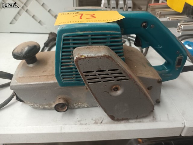 Lot 13 - bandschuurmachine makita - afbeelding 2 van  4