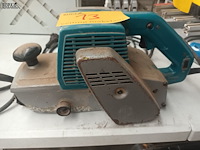 Lot 13 - bandschuurmachine makita - afbeelding 2 van  4