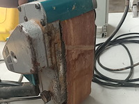 Lot 13 - bandschuurmachine makita - afbeelding 3 van  4