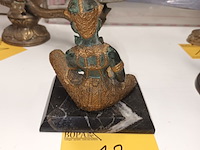 Lot 13 - beeld thaise tempelmuzikant - afbeelding 3 van  3