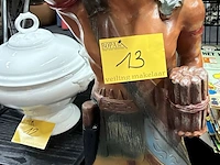 Lot 13 - decoratief standbeeld inheemse amerikaan