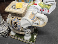 Lot 13 - decoratieve olifant - afbeelding 1 van  3