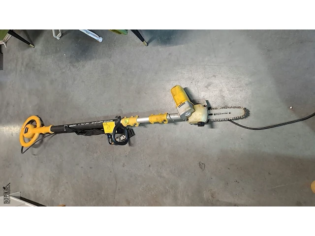 Lot 13 - electrische telescoopkettingzaag powerplus en hoogstammigens - afbeelding 1 van  3