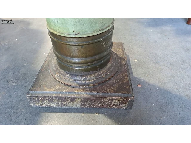 Lot 13 - frans beschilderde metalen zuil in groene tint - eind 19e e - afbeelding 4 van  4