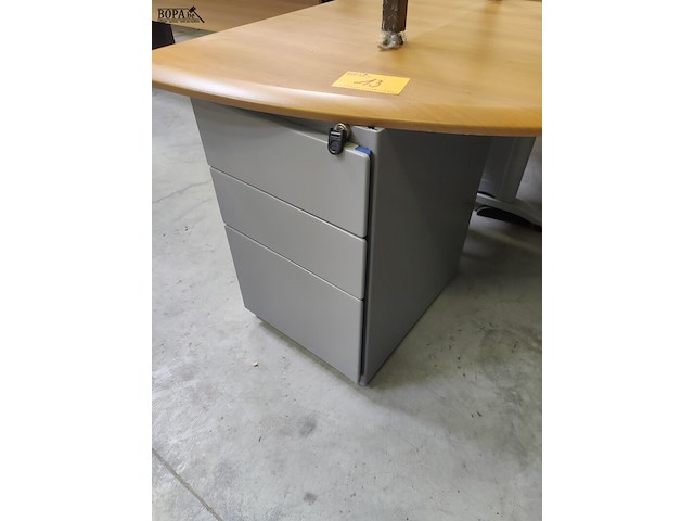 Lot 13 - gebogen bureel - afbeelding 2 van  4