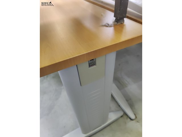 Lot 13 - gebogen bureel - afbeelding 3 van  4