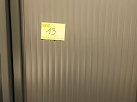 Lot 13 - hoge roldeurkast - afbeelding 2 van  2