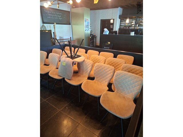 Lot 13 - horeca stoelen. 18 stuks - afbeelding 1 van  6