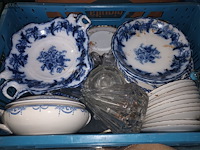 Lot 13 - keuken- en tafelgerei. 4 bakken - afbeelding 2 van  5