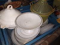 Lot 13 - keuken- en tafelgerei. 4 bakken - afbeelding 4 van  5