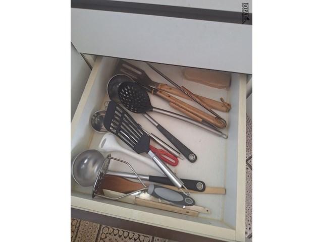 Lot 13 - keukengerei. inhoud keukenkasten - afbeelding 13 van  28