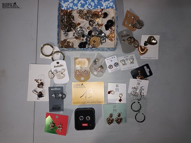 Lot 13 - lot oorbellen - afbeelding 1 van  5