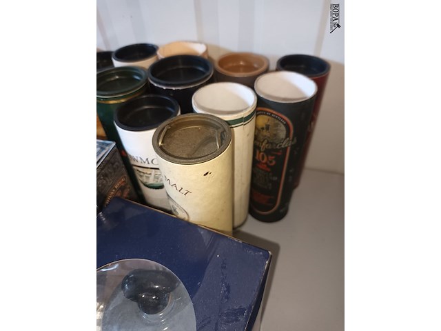 Lot 13 - miniatuur verpakkingen + 4 flesjes - afbeelding 3 van  5