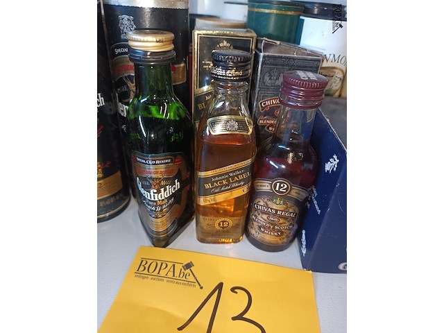 Lot 13 - miniatuur verpakkingen + 4 flesjes - afbeelding 5 van  5