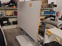 Lot 13 - mobiel whiteboard met projectorstatief - afbeelding 1 van  7
