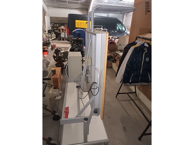 Lot 13 - mobiel whiteboard met projectorstatief - afbeelding 3 van  7