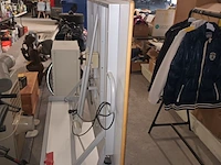 Lot 13 - mobiel whiteboard met projectorstatief - afbeelding 3 van  7