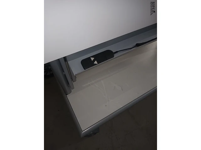 Lot 13 - mobiel whiteboard met projectorstatief - afbeelding 6 van  7