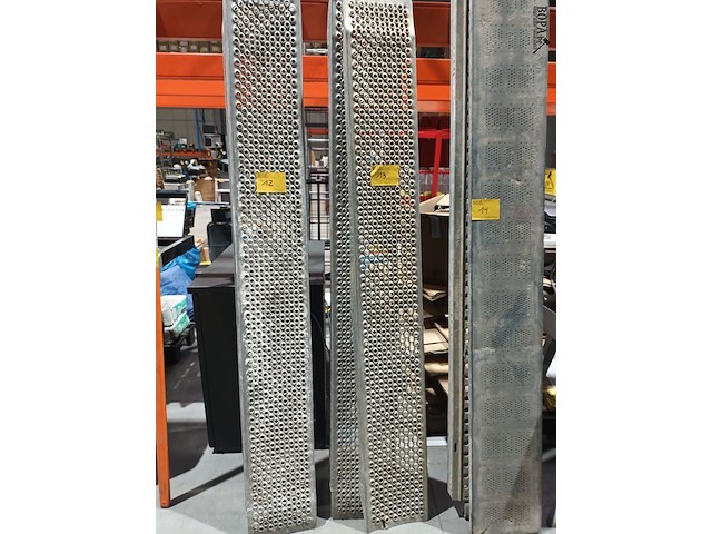 Lot 13 - oprijplaten. 2 stuks - afbeelding 1 van  4