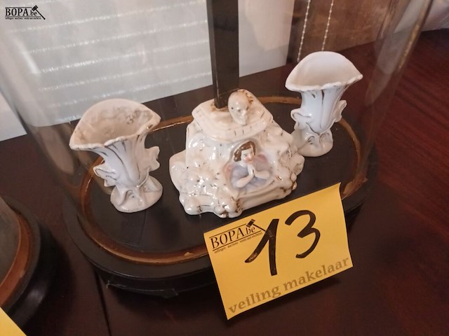 Lot 13 - ovalen globe me kruisbeeld - afbeelding 2 van  4
