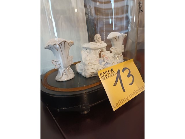 Lot 13 - ovalen globe me kruisbeeld - afbeelding 4 van  4