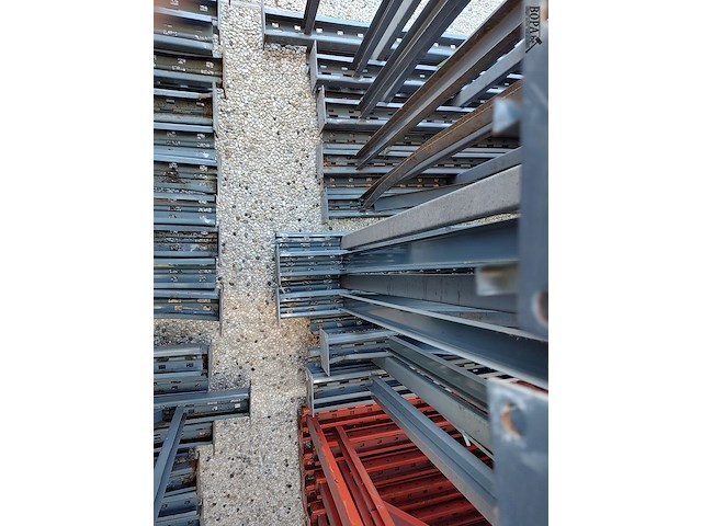 Lot 13 - palletstelling met 9 staanders - afbeelding 2 van  3