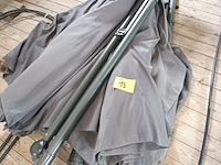 Lot 13 - parasols en parasolvoeten