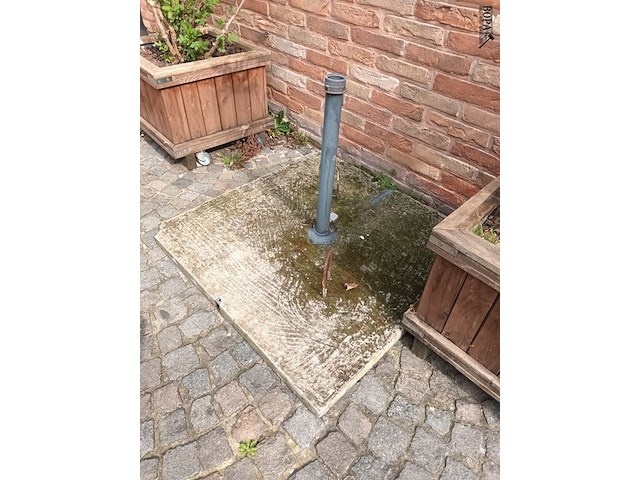 Lot 13 - parasols en parasolvoeten - afbeelding 3 van  9