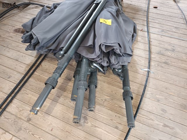 Lot 13 - parasols en parasolvoeten - afbeelding 4 van  9